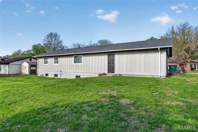 11342 Stonymont Drive, St Louis, MO 63136