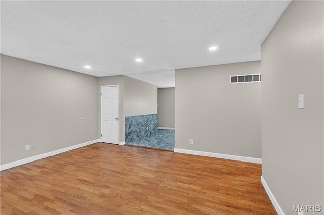 11342 Stonymont Drive, St Louis, MO 63136