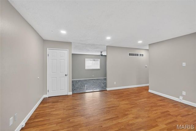 11342 Stonymont Drive, St Louis, MO 63136