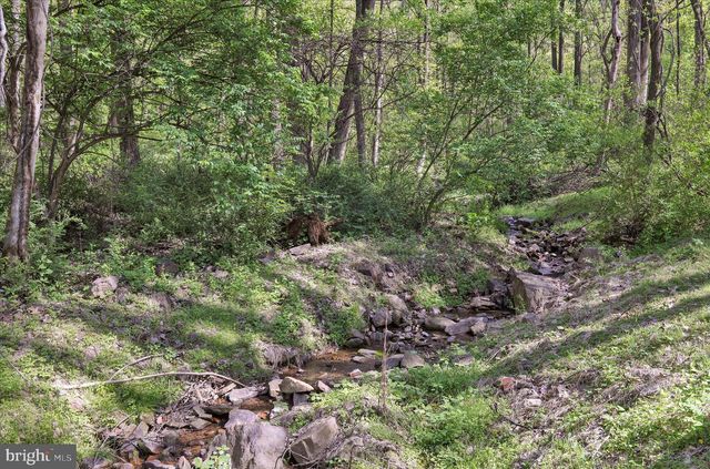 100 WALNUTTOWN RD, Fleetwood, PA 19522