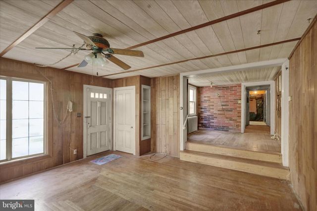 100 WALNUTTOWN RD, Fleetwood, PA 19522