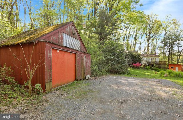 100 WALNUTTOWN RD, Fleetwood, PA 19522