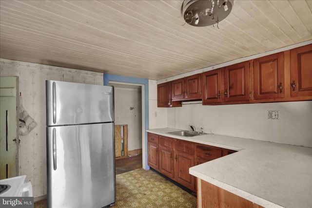 100 WALNUTTOWN RD, Fleetwood, PA 19522