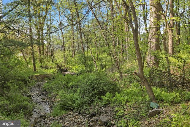 100 WALNUTTOWN RD, Fleetwood, PA 19522