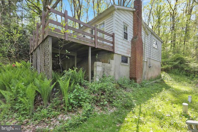 100 WALNUTTOWN RD, Fleetwood, PA 19522