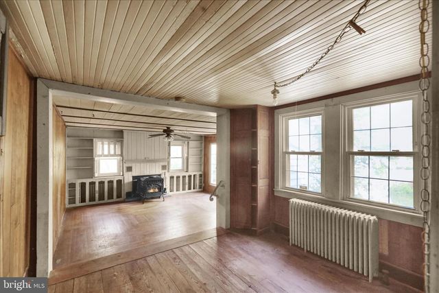 100 WALNUTTOWN RD, Fleetwood, PA 19522