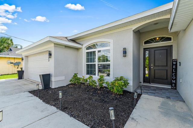 1925 SE Mantua Street, Port St Lucie, FL 34952