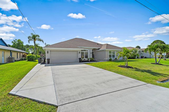 1925 SE Mantua Street, Port St Lucie, FL 34952