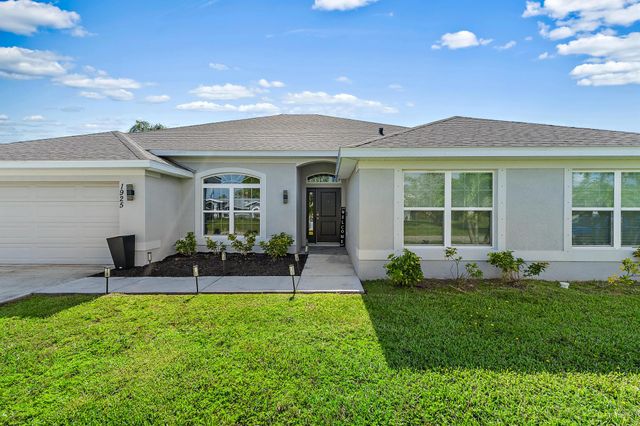 1925 SE Mantua Street, Port St Lucie, FL 34952