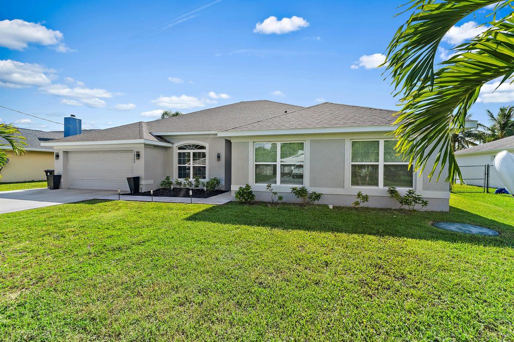 1925 SE Mantua Street, Port St Lucie, FL 34952