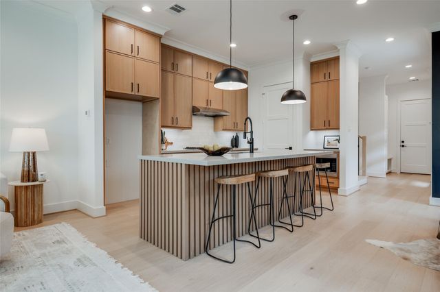 2414 Elmen Street, Houston, TX 77019