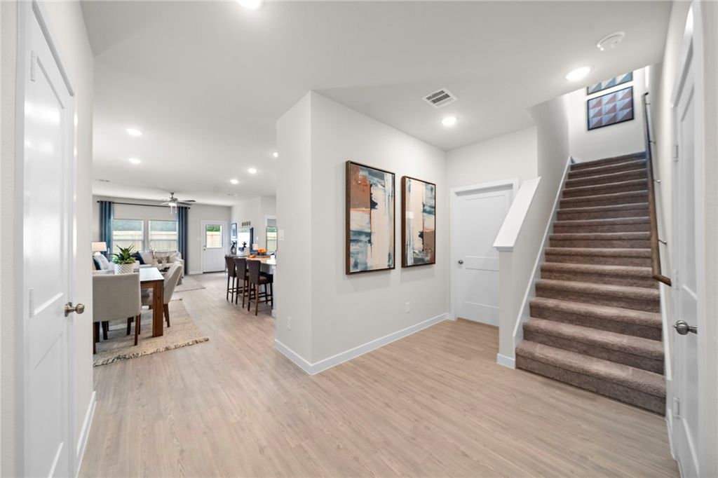 10706 Aston Court, Bryan, TX 77801 — photo 2