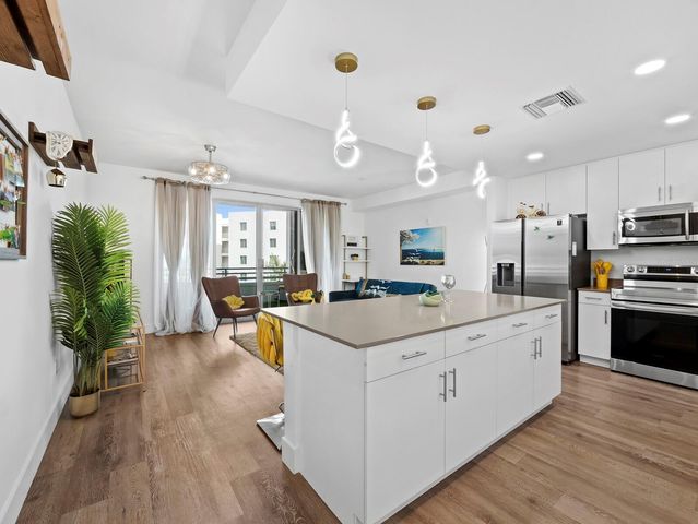 1703 N TAMIAMI TRAIL 306, Sarasota, FL 34234