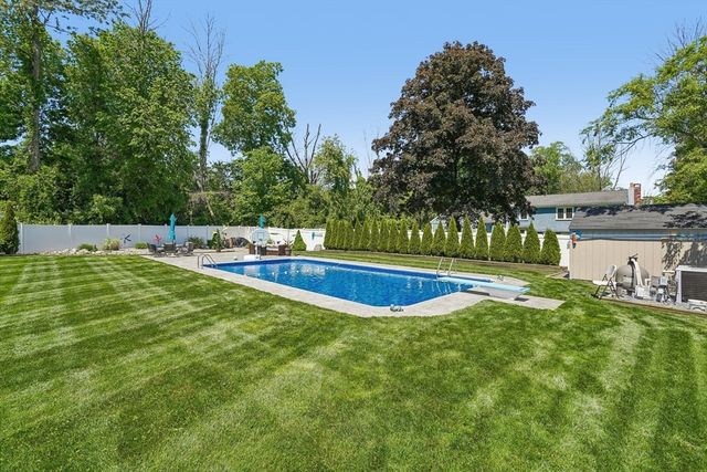 82 Concetta Dr, Bridgewater, MA 02324