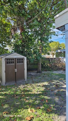 1040 N 70th Ave, Hollywood, FL 33024