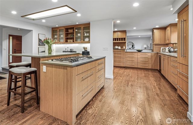 2234 108th Avenue SE, Bellevue, WA 98004