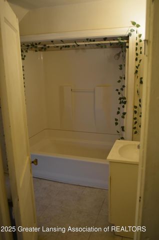 1408 Reo Avenue, Lansing, MI 48910