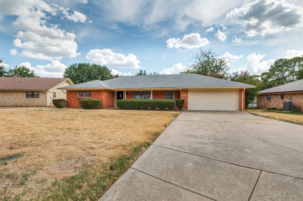 1713 Briardale Court, Arlington, TX 76013 — photo 2