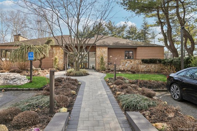 87 Northgate Circle, Melville, NY 11747