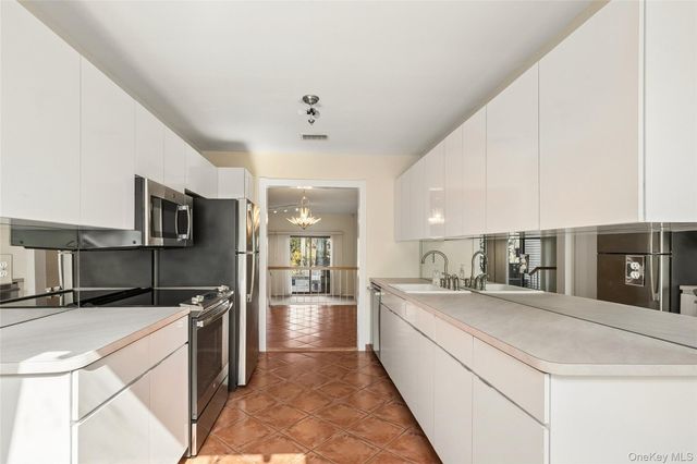 87 Northgate Circle, Melville, NY 11747