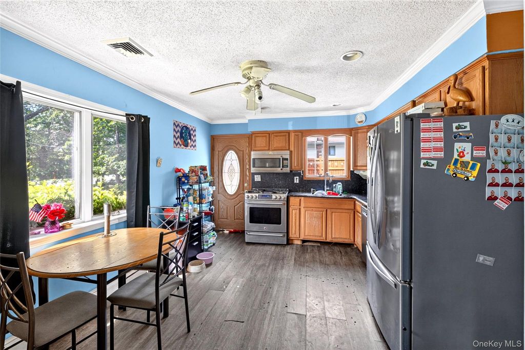 2109 Orinoco Drive, West Islip, NY 11795 — photo 2