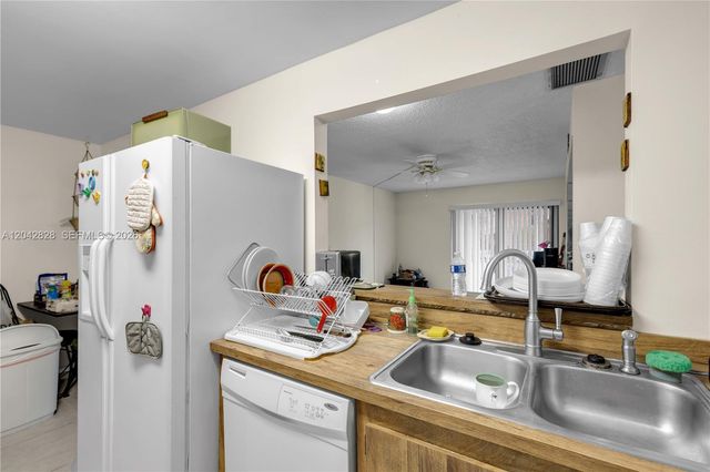 1491 NW 95th Terrace 201, Pembroke Pines, FL 33024