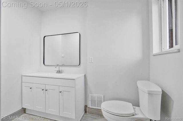 23611 Aviva Street, Clinton Charter Township, MI 48035