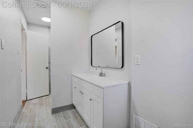 23611 Aviva Street, Clinton Charter Township, MI 48035