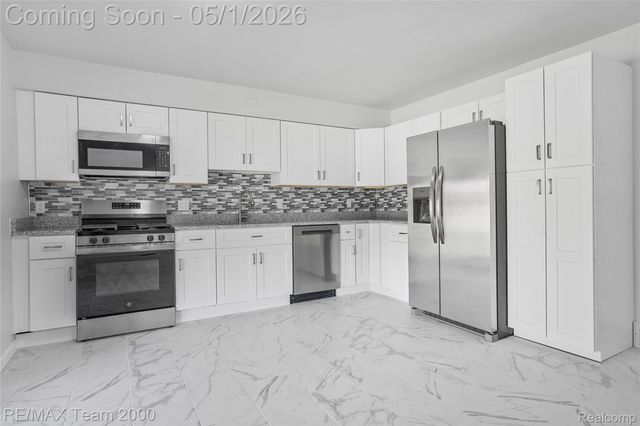 23611 Aviva Street, Clinton Charter Township, MI 48035