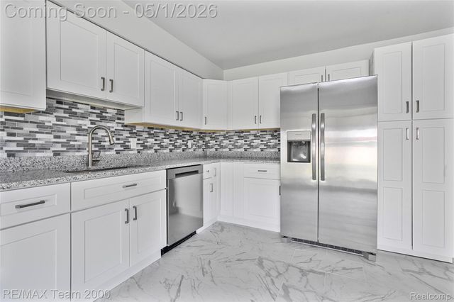 23611 Aviva Street, Clinton Charter Township, MI 48035