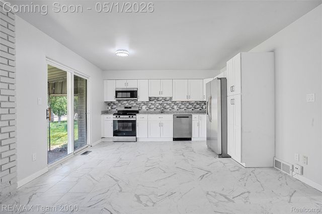 23611 Aviva Street, Clinton Charter Township, MI 48035