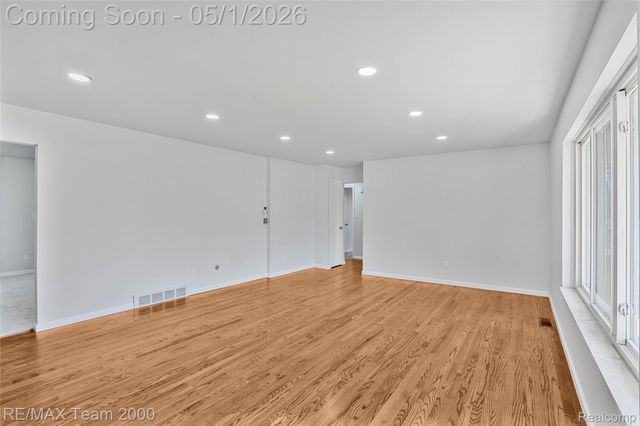 23611 Aviva Street, Clinton Charter Township, MI 48035