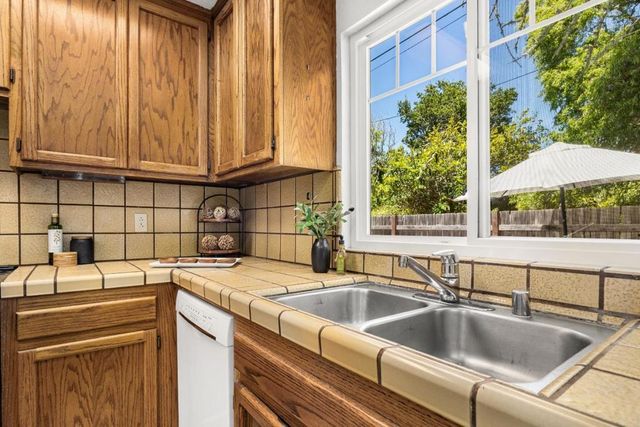 999 Live Oak Avenue, Santa Cruz, CA 95062