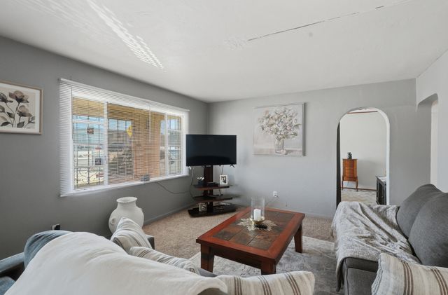 441 General Somervell Street NE, Albuquerque, NM 87123