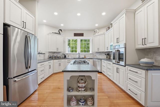 7805 ROSE GARDEN LN, Springfield, VA 22153