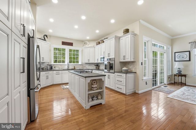 7805 ROSE GARDEN LN, Springfield, VA 22153
