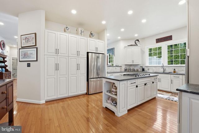 7805 ROSE GARDEN LN, Springfield, VA 22153