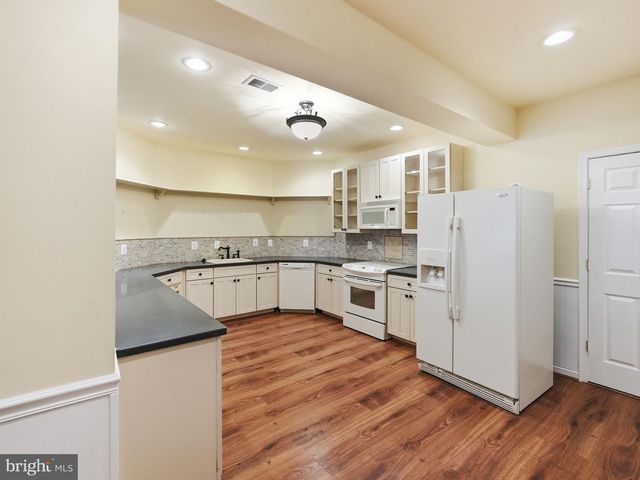 7805 ROSE GARDEN LN, Springfield, VA 22153