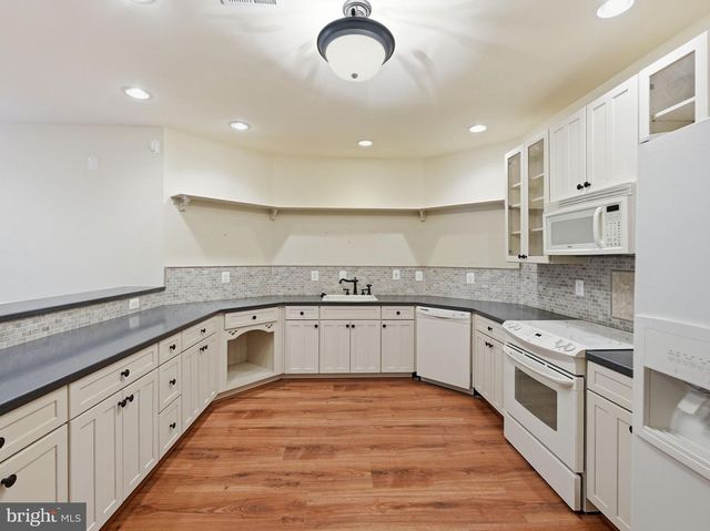 7805 ROSE GARDEN LN, Springfield, VA 22153