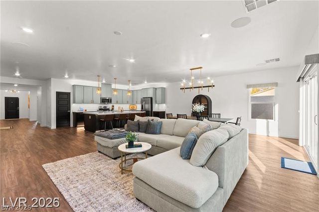 3525 Raina Ridge Court, Las Vegas, NV 89121