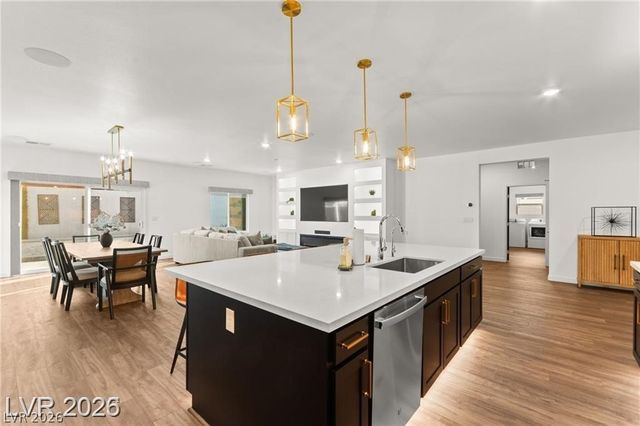 3525 Raina Ridge Court, Las Vegas, NV 89121
