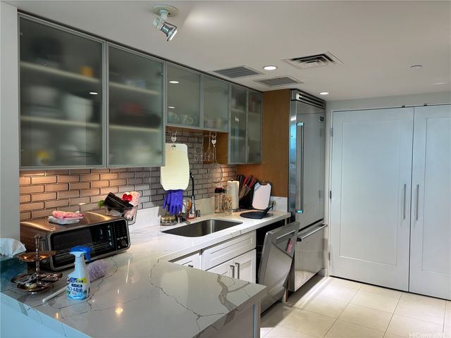 1177 Queen Street 2105, Honolulu, HI 96814