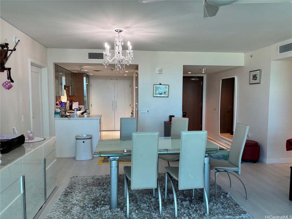 1177 Queen Street 2105, Honolulu, HI 96814