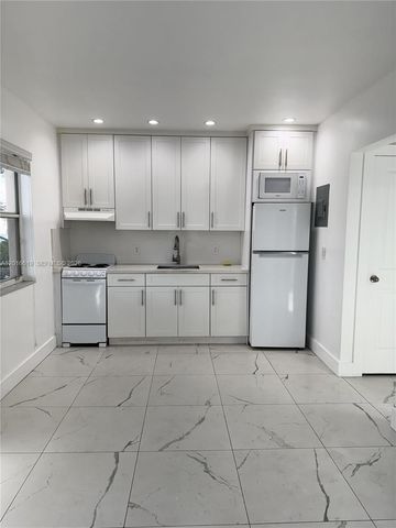 2142 NW 1st ST 2142, Miami, FL 33125