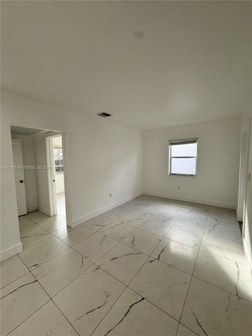 2142 NW 1st ST 2142, Miami, FL 33125