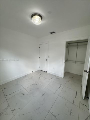 2142 NW 1st ST 2142, Miami, FL 33125