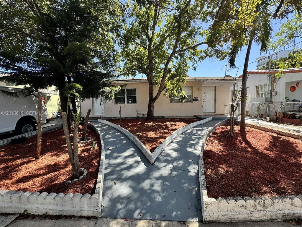 2142 NW 1st ST 2142, Miami, FL 33125