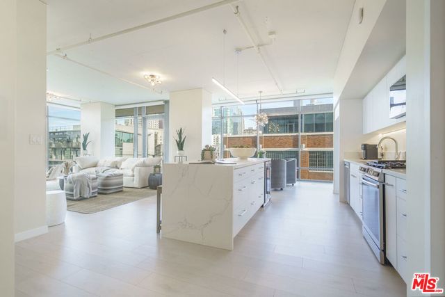 1100 S Hope Street 716, Los Angeles, CA 90015