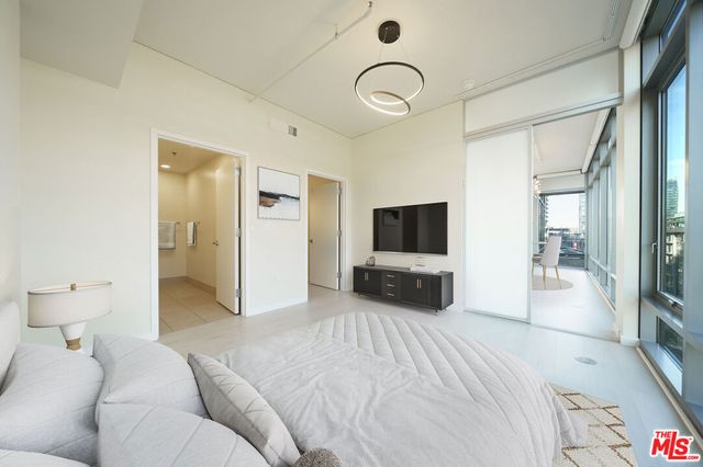 1100 S Hope Street 716, Los Angeles, CA 90015