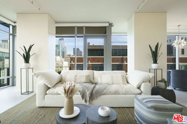 1100 S Hope Street 716, Los Angeles, CA 90015